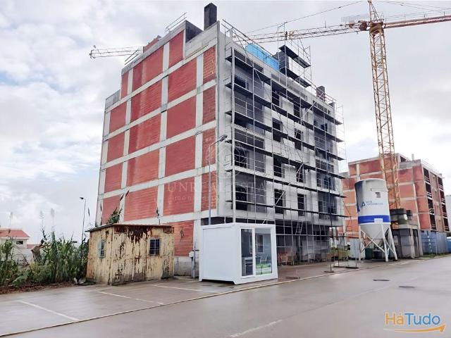Apartamento T3, localizado no rés do chão de edifício com elevador, localizado no Montijo. | 26074083314