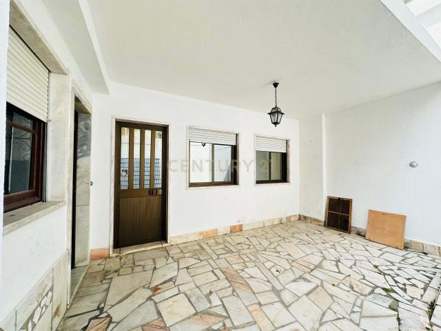 Apartamento T3 Mobilado, andar de moradia com Espaço Exterior