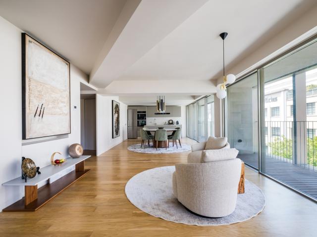 Apartamento T3 mobilado com requinte e novo a estrear, na avenida Duque Loulé junto à avenida da Liberdade em Lisboa