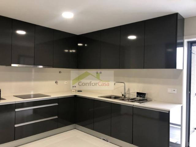 Apartamento T3 Mobilado e utensílios Ar condicionado amplas hvarandas Garagem para 2 carros