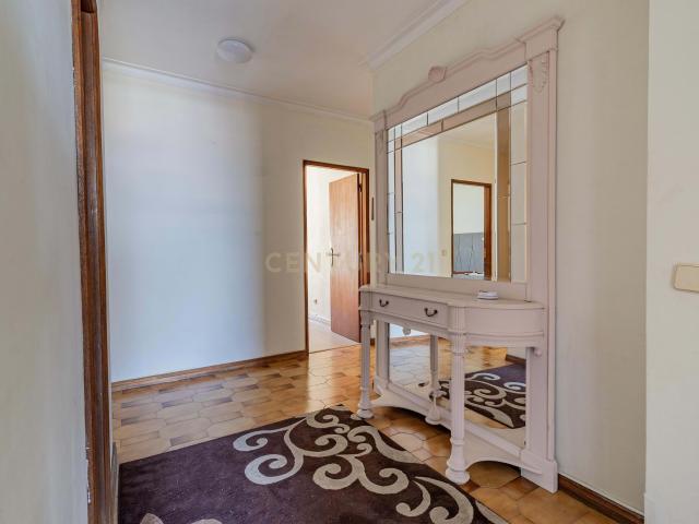 Apartamento T3 Mobilado Próximo do Mercado Municipal com Elevador