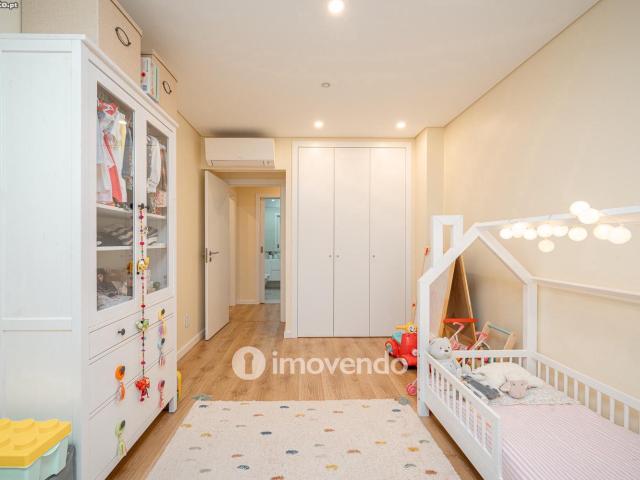 Apartamento T3 moderno, com garagem e cozinha equipada, no Montijo