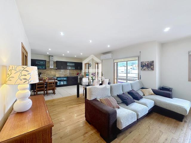 Apartamento T3 Moderno com Open Space, 3 Varandas e Suite, Chaves, Santa Cruz