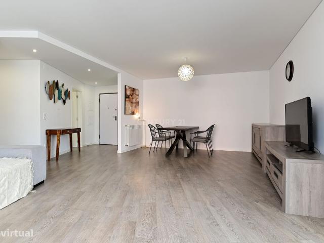 Apartamento T3,condomnio fechado na Parede. Vista Mar no terrao