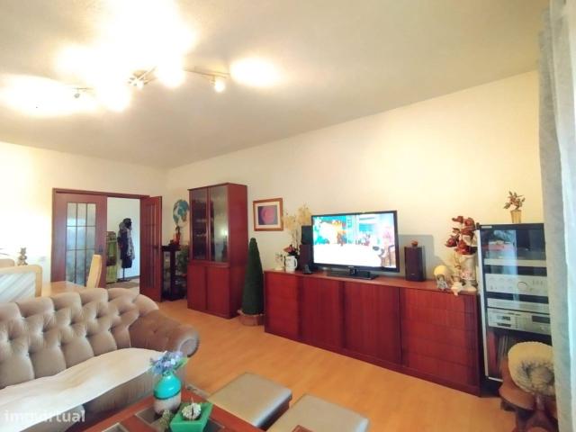 Apartamento T3 na Torre Londres, nas Palmeiras Oeiras