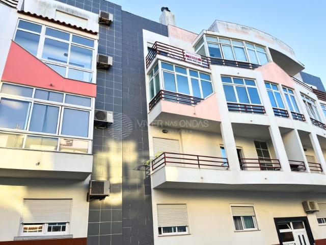 Apartamento T3 na Vila Nova da Caparica Conforto e Localização de Excelência