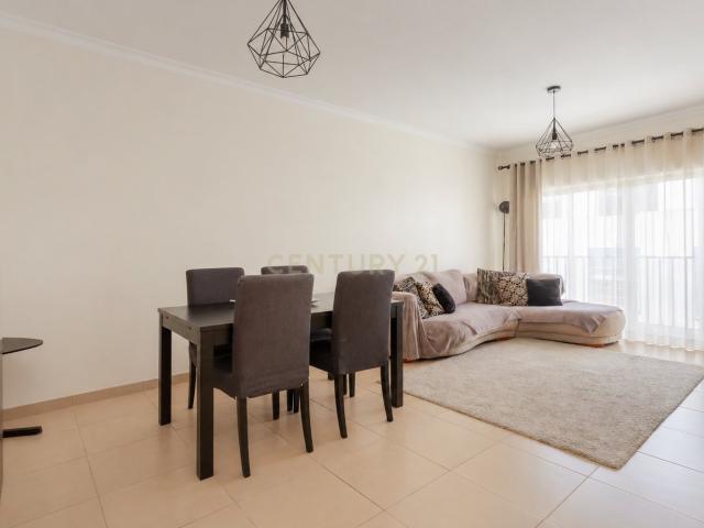 Apartamento T3 na zona ribeirinha de Portimão com 1 suite e 2 lugares de garagem