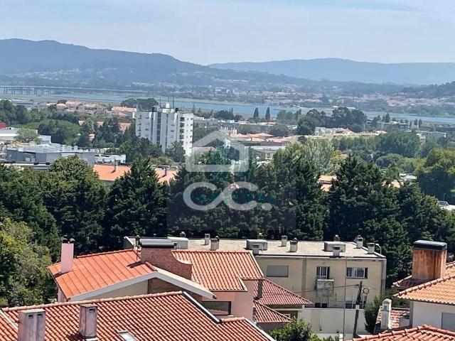 APARTAMENTO T3 NA ABELHEIRA COM VISTAS PARA O RIO