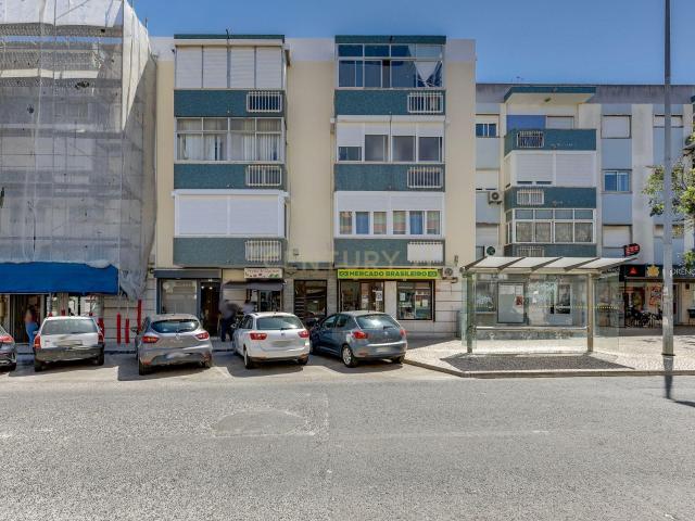 Apartamento T3 na Avenida Aviação Portuguesa Reboleira, Amadora