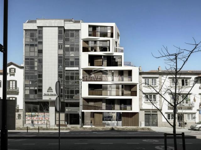 Apartamento T3 na Avenida Dr. Lourenço Peixinho | 900.000€