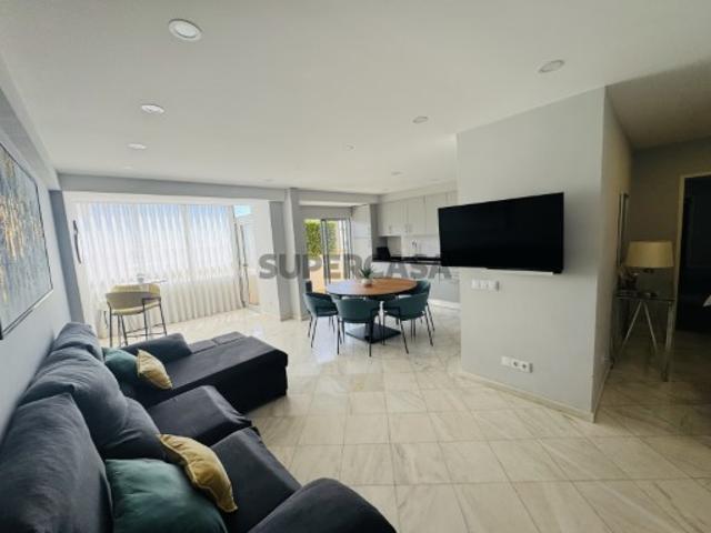 Apartamento T3 na Avenida 5 de Outubro com Vista Mar