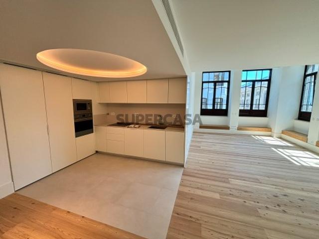 Apartamento T3 na Baixa do Porto, junto ao mercado do Bolhão
