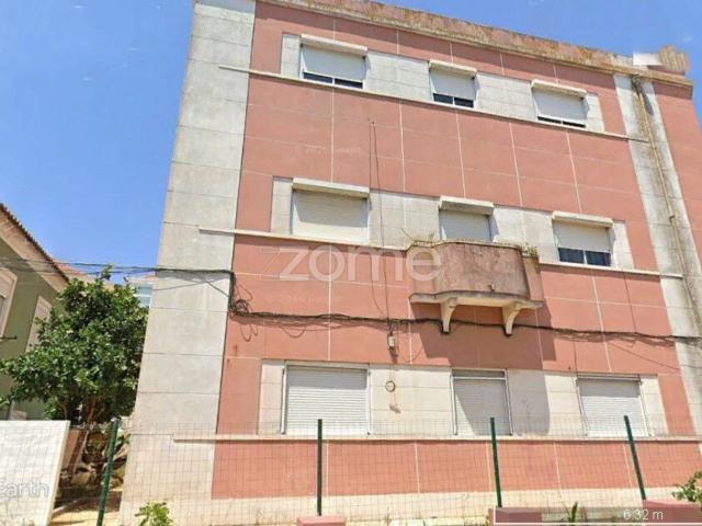 Apartamento T3 na Buraca para investimento