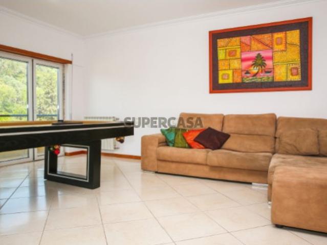 Apartamento T3 semi novo a 20m de Lisboa com excelentes áreas e vista desafogada