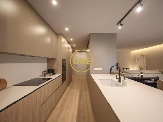 Apartamento T3 na Costa Guimarães