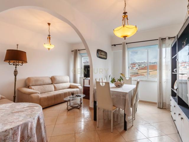 Apartamento T3 na Cova da Piedade a 5 min do centro sul com 90m2 e elevador