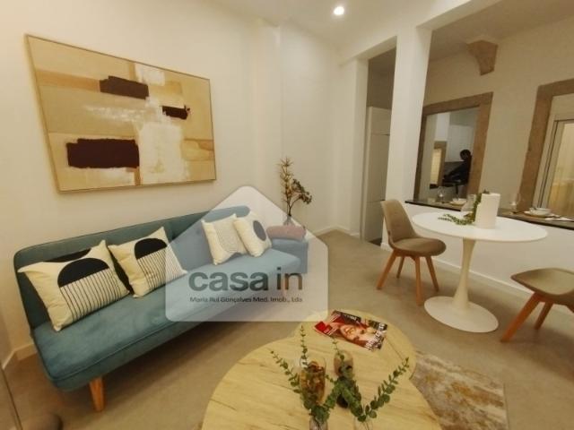 Apartamento T3 na Graça, remodelado e mobilado