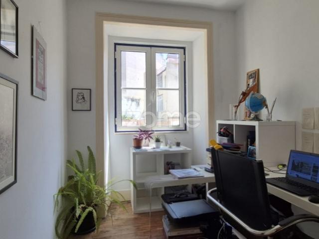 Apartamento T3, na Mouraria, Lisboa
