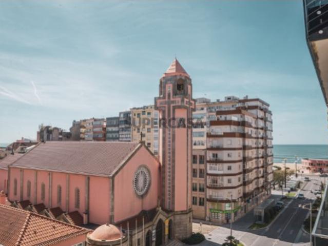 Apartamento T3 na Póvoa de Varzim com garagem e vista mar