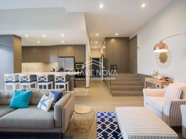 Apartamento T3 na primeira linha do mar em Canidelo, 103m² Canidelo