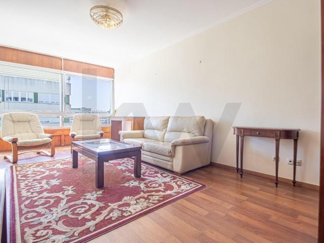 Apartamento T3 na Quinta do Marquês, Oeiras com 115m2