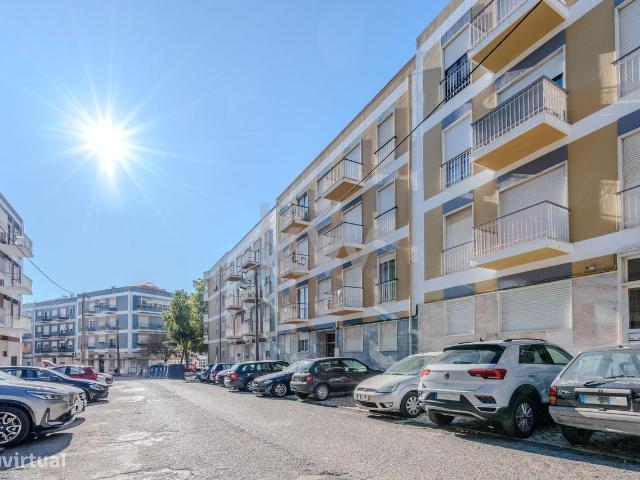 Apartamento T3 na Quinta do Serrado, prximo da FCT e Egas Moniz, Alma