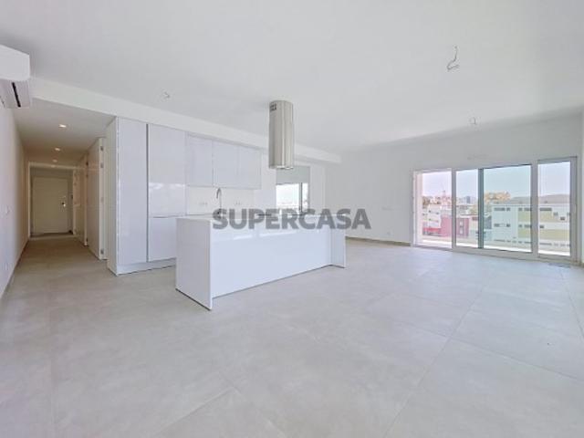 Apartamento T3 na Quinta de São Pedro acabamentos de Qualidade, Piscina e 2 Lugares de Estacionamento