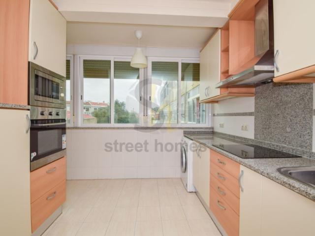 Apartamento T3 na Rua 5 Outubro Carcavelos
