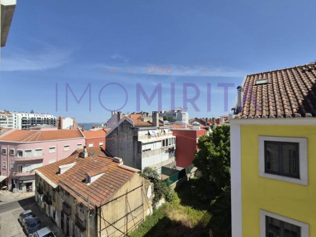 Apartamento T3 na Rua do Sol à Graça