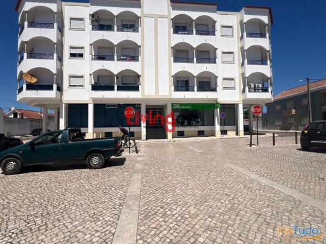 APARTAMENTO T3 NA RUA RUA COMANDANTE FONTOURA DA COSTA,ALPIARÇA. | 26084076100