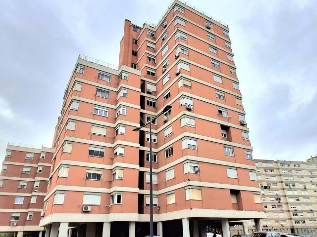 Apartamento T3 na Rua Tomás Alcaide