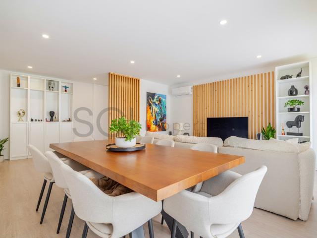 Apartamento T3 nas Casas do Lago, Amadora, com dois lugares. 102m² Venteira