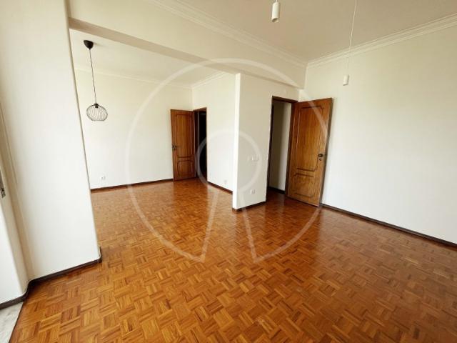 Apartamento T3 nas Amoreiras com vista 360º de Lisboa