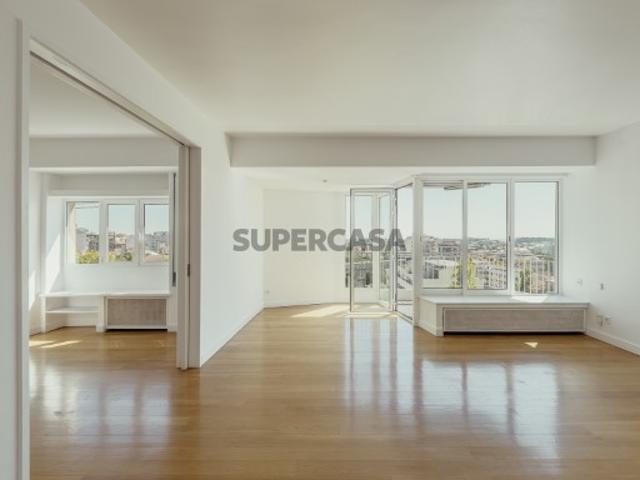 Apartamento T3 nas Amoreiras, Lisboa