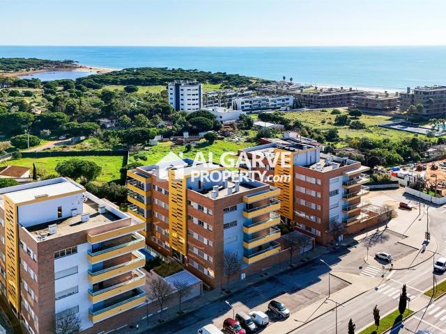 Apartamento T3 no Último Piso com Vista Mar Panorâmica e jun. 151m² Quarteira