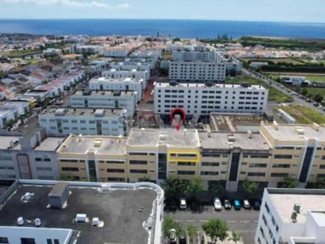 Apartamento T3 no último piso e com varanda vista mar Paim Ponta Delgada Ilha de São Miguel