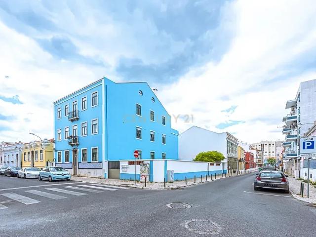 Apartamento T3 no Bairro Salgado com Jardim e Piscina Comum
