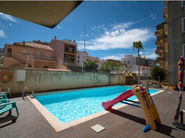 Apartamento T3, no Cadaval, com piscina, parqueamento, arrecadação e localização privilegiada