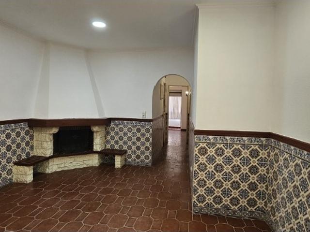 Apartamento T3 no Centro Almada com Cozinha Equipada