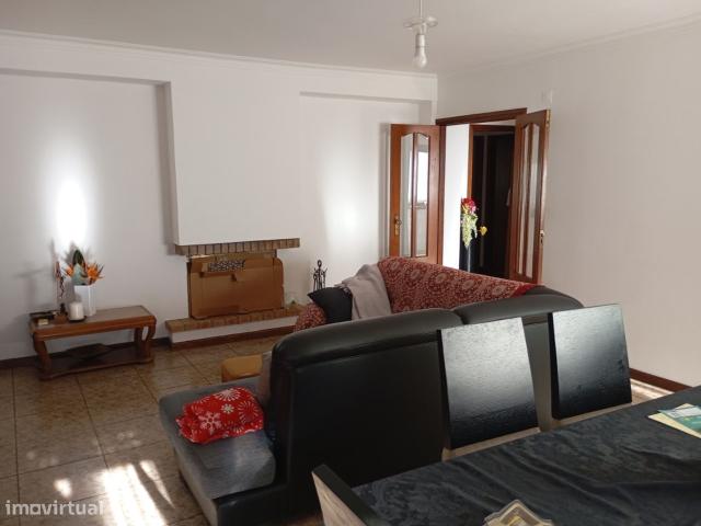 Apartamento T3 no Centro das Taipas Guimares