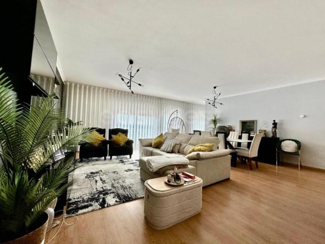 Apartamento T3 no Centro de Condeixa a Velha, com 2 garagens
