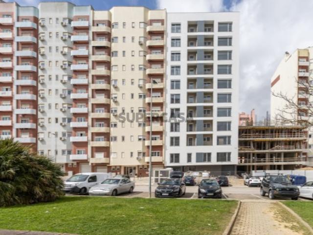 Apartamento T3 no centro de Corroios