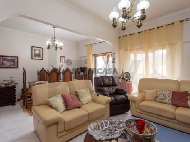 Apartamento T3 no Centro de Carnaxide