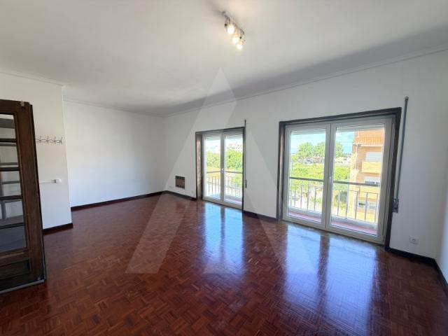 Apartamento T3 no centro de Esgueira!