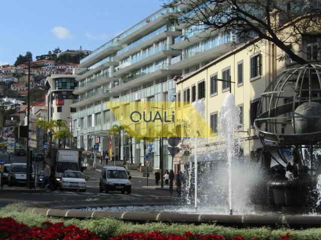 Apartamento T3 no edifício Funchal Centrum 151m² São Pedro Funchal