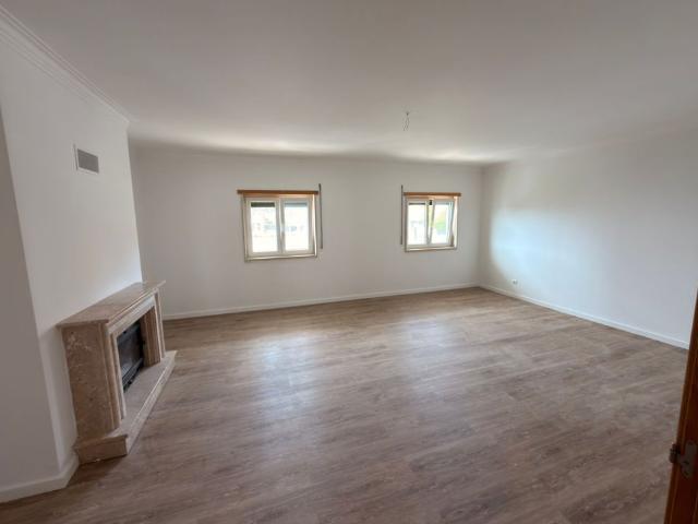 APARTAMENTO T3 NO ESTORIL