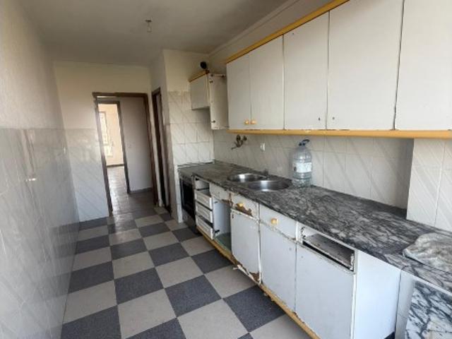Apartamento T3 no Largo Alberto Mendes Fialho, 4