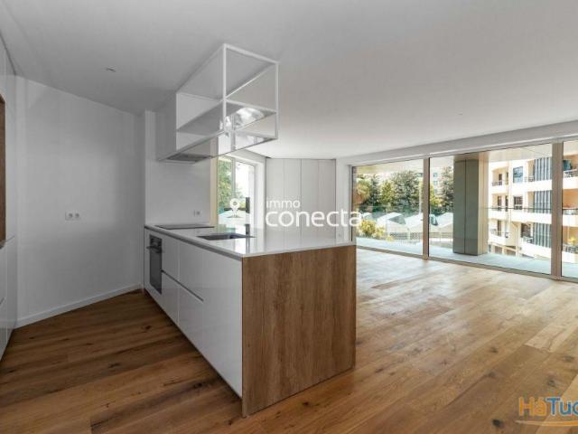 Apartamento T3 no Porto a 200 m do Jardim da Arca D´Agua | 26053580681