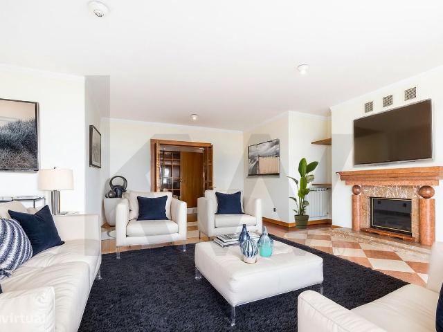 Apartamento T3 no prestigiado Edifcio Village Montalegre, com vista p
