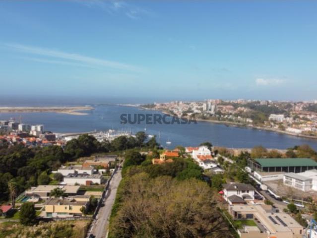 Apartamento T3, novo Jardins da Arrábida com vistas de mar e rio